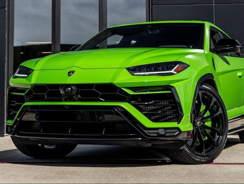 2022 Lamborghini Urus Graphite Capsule