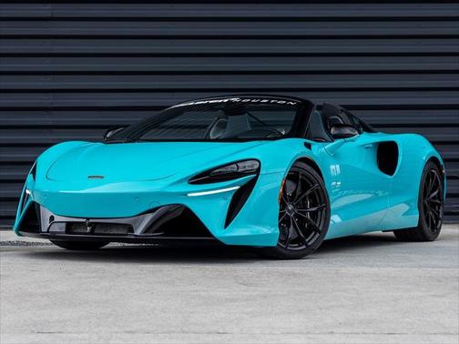 2025 McLaren Artura TechLux