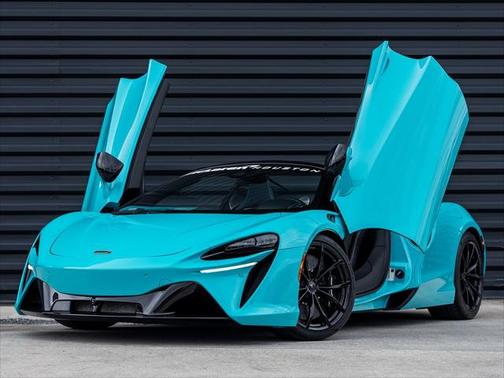 2025 McLaren Artura TechLux