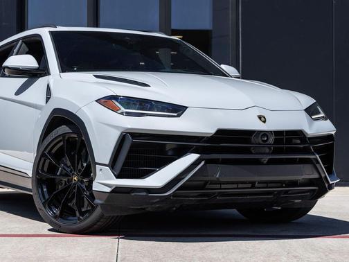 2023 Lamborghini Urus S