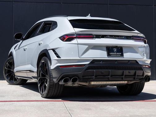 2023 Lamborghini Urus S