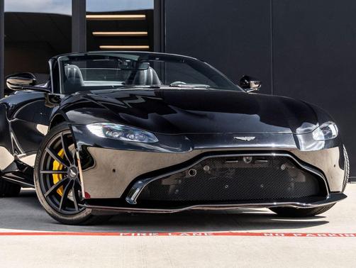 Onyx Black 2022 Aston Martin Vantage