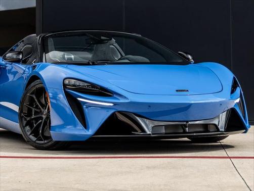 2025 McLaren Artura