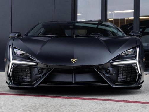 2024 Lamborghini Revuelto 