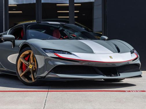 Grigio Medio 2023 Ferrari SF90 Stradale Base