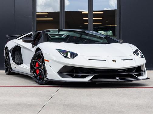 2020 Lamborghini Aventador SVJ Base