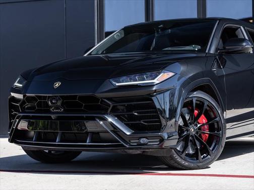 2021 Lamborghini Urus Graphite Capsule