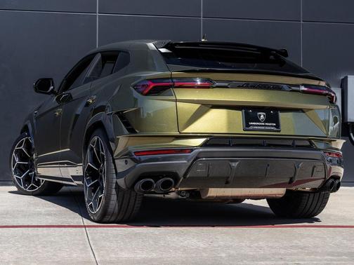 2024 Lamborghini Urus Performante