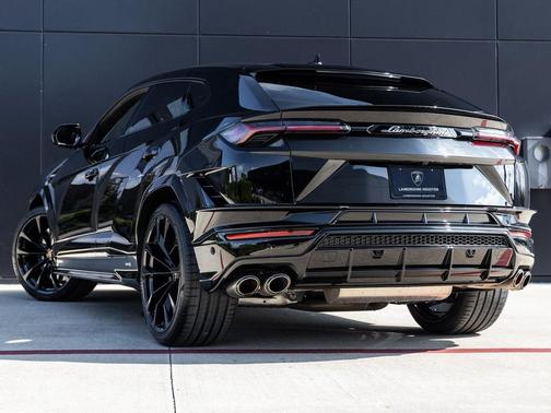 2023 Lamborghini Urus S