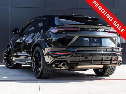 2023 Lamborghini Urus S