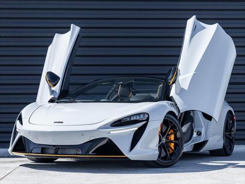 2025 McLaren Artura