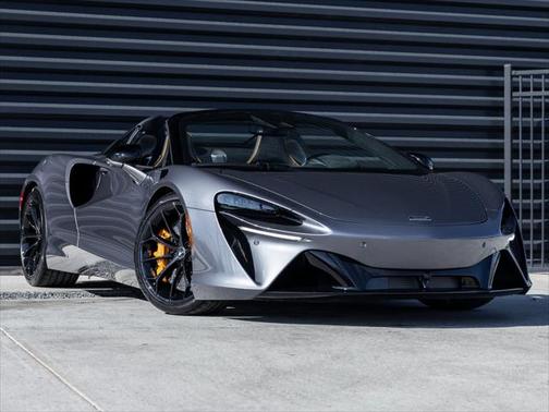 2025 McLaren Artura Performance