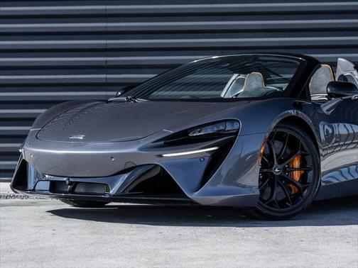 2025 McLaren Artura Performance