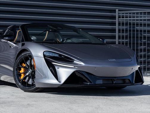 2025 McLaren Artura Performance