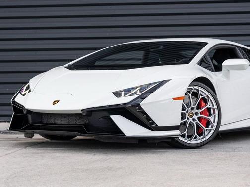Bianco Monocerus Metallic 2023 Lamborghini Huracan Tecnica Coupe