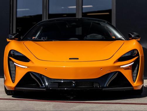 2023 McLaren Artura TechLux