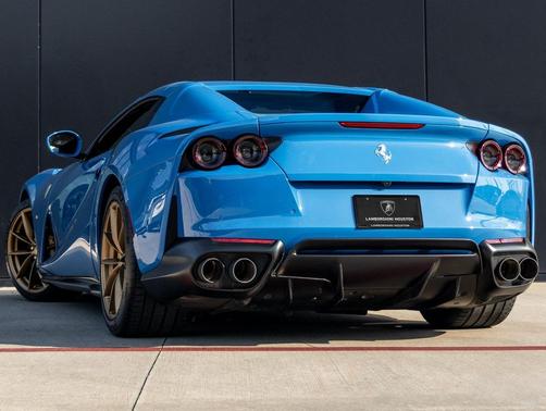 2022 Ferrari 812 GTS Base