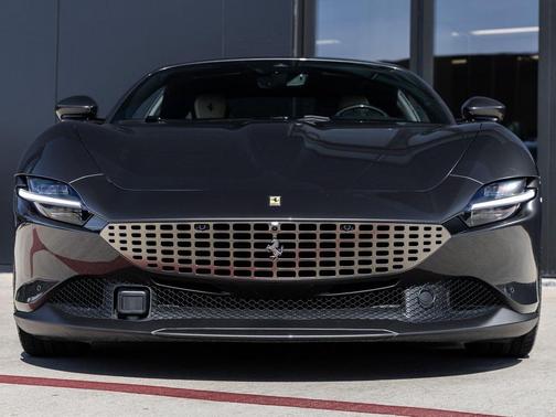 2022 Ferrari Roma Base