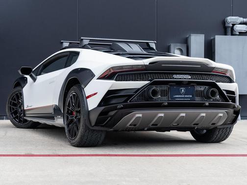 2023 Lamborghini Huracan Sterrato