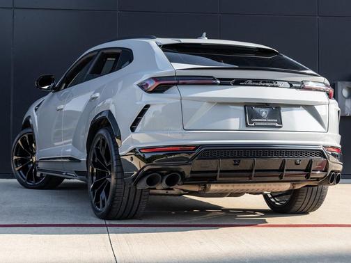 2021 Lamborghini Urus Graphite Capsule
