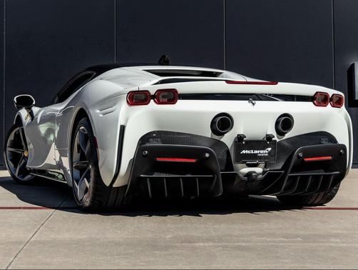 2023 Ferrari SF90 Stradale Base