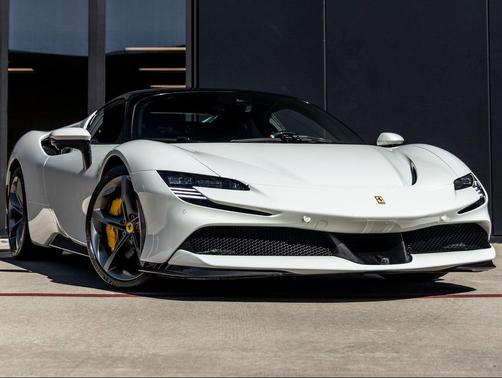 2023 Ferrari SF90 Stradale Base