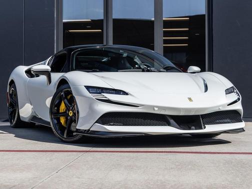 2023 Ferrari SF90 Stradale Base