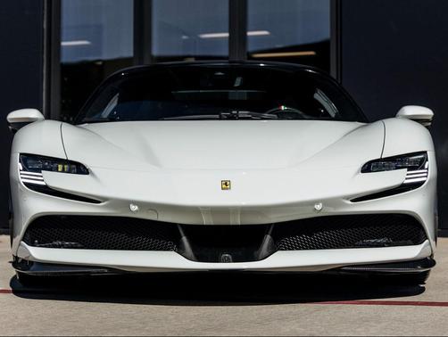 2023 Ferrari SF90 Stradale Base