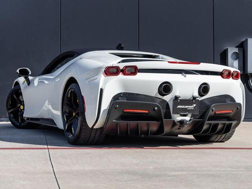 2023 Ferrari SF90 Stradale Base