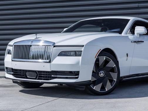 Arctic White 2024 Rolls-Royce Spectre