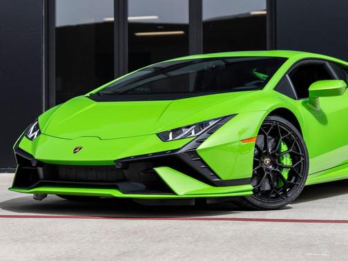 Verde Mantis Metallic 2023 Lamborghini Huracan Tecnica Coupe