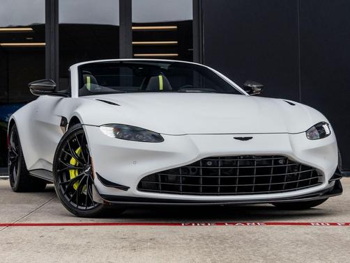 Lunar White Satin 2023 Aston Martin Vantage F1 Edition