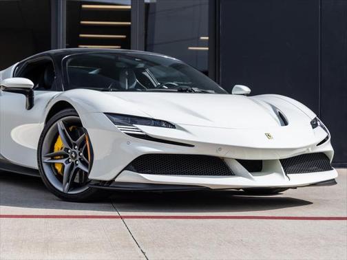 2022 Ferrari SF90 Stradale Base