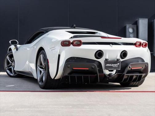 2022 Ferrari SF90 Stradale Base