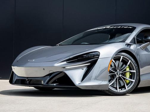 2023 McLaren Artura