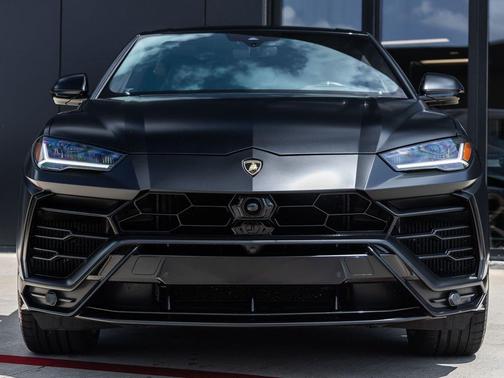 Nero Helene Metallic 2021 Lamborghini Urus