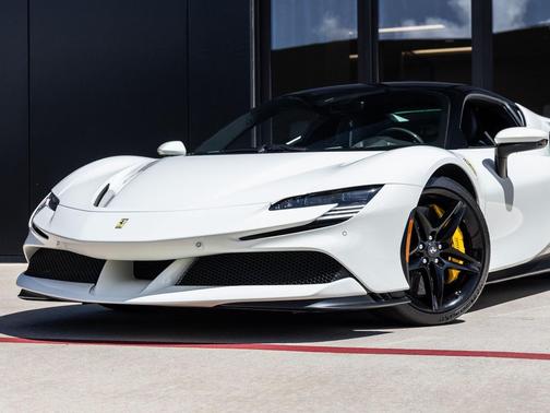 2022 Ferrari SF90 Stradale Base