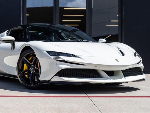 2022 Ferrari SF90 Stradale Base