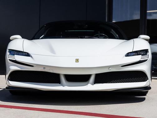 2022 Ferrari SF90 Stradale Base