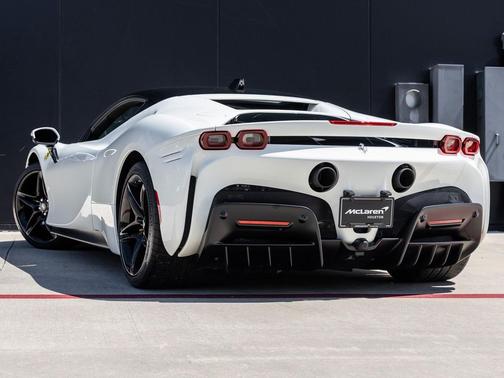2022 Ferrari SF90 Stradale Base