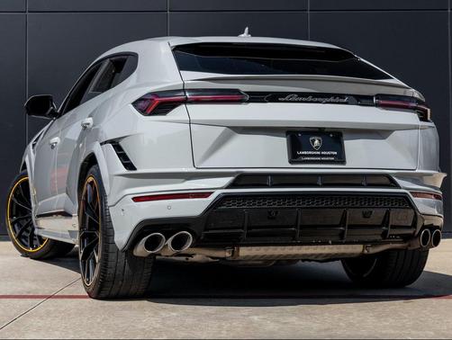 2024 Lamborghini Urus S