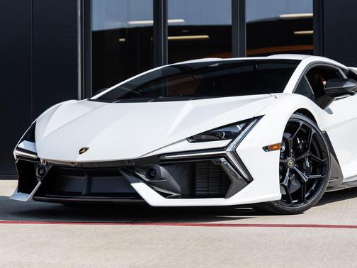 Bianco Siderale 2024 Lamborghini Revuelto Base