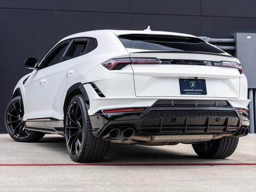 2024 Lamborghini Urus S