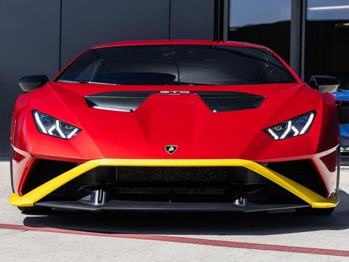 2022 Lamborghini Huracan STO Coupe