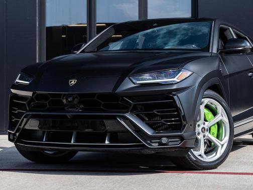 2021 Lamborghini Urus Graphite Capsule