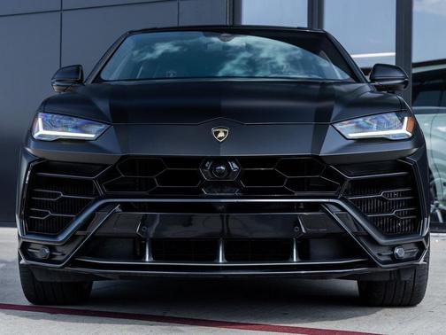 2021 Lamborghini Urus Graphite Capsule