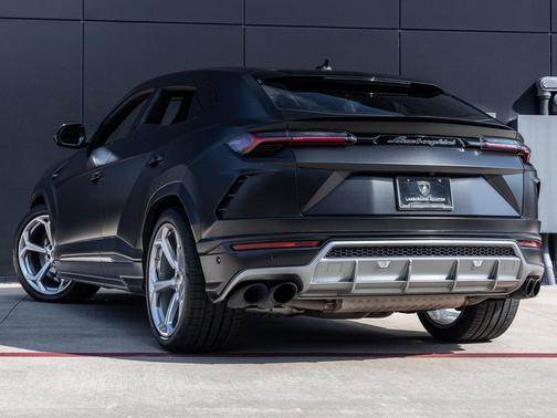2021 Lamborghini Urus Graphite Capsule