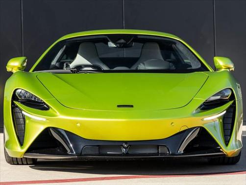 2025 McLaren Artura