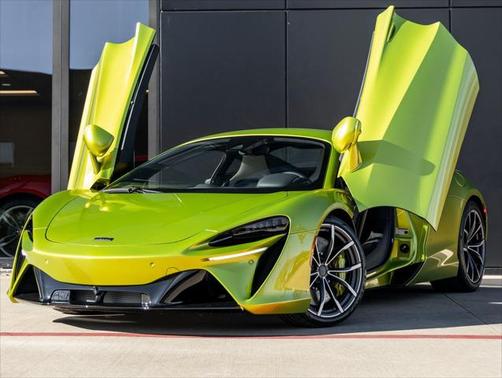 2025 McLaren Artura