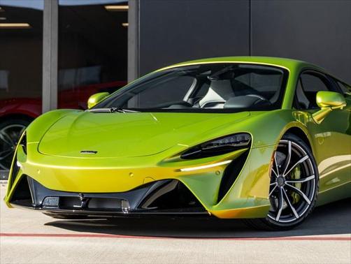 2025 McLaren Artura